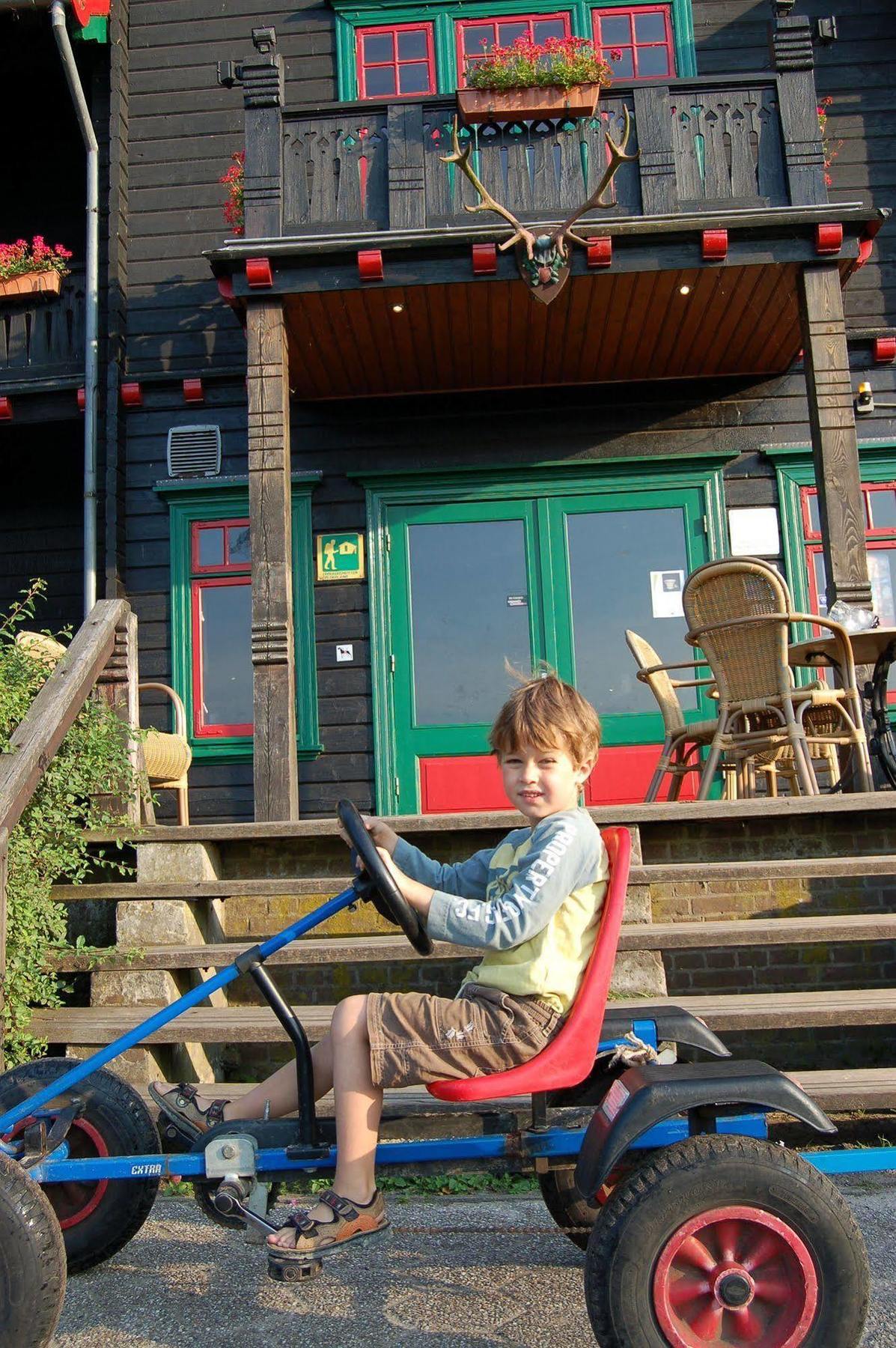 Stayokay Hostel Gorssel - Deventer Kring van Dorth Экстерьер фото